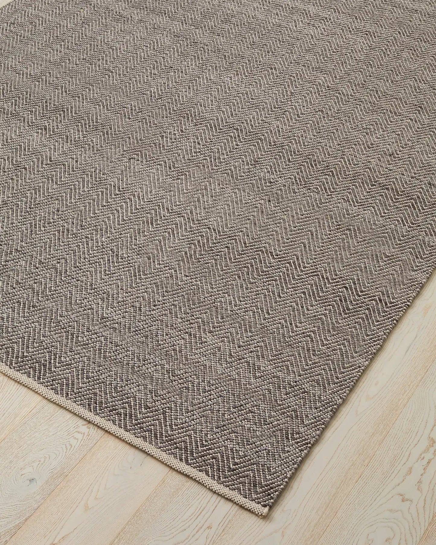 Floor Rug - Matterhorn - Tar