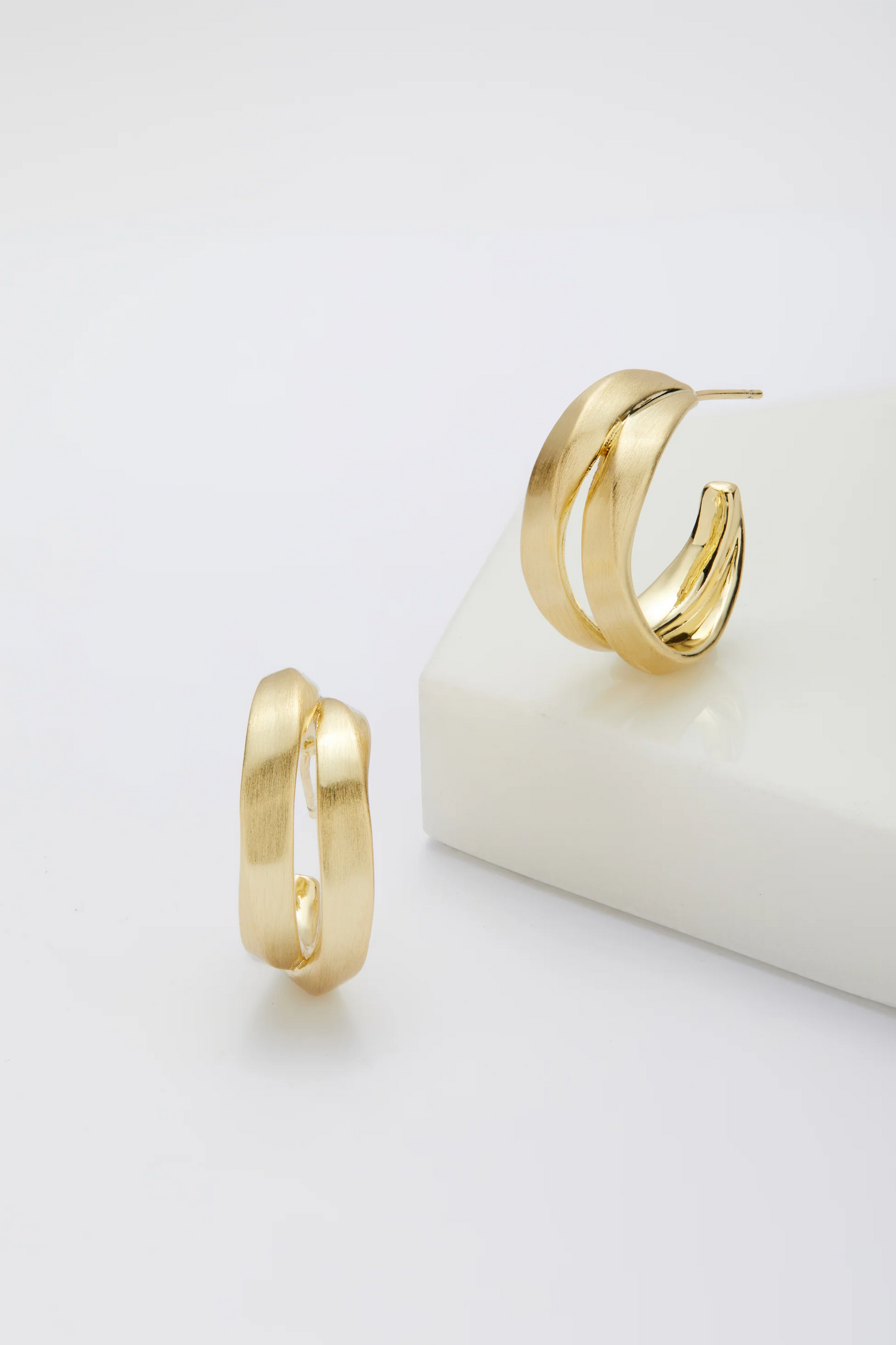 Hannah Hoop – Brushed Gold