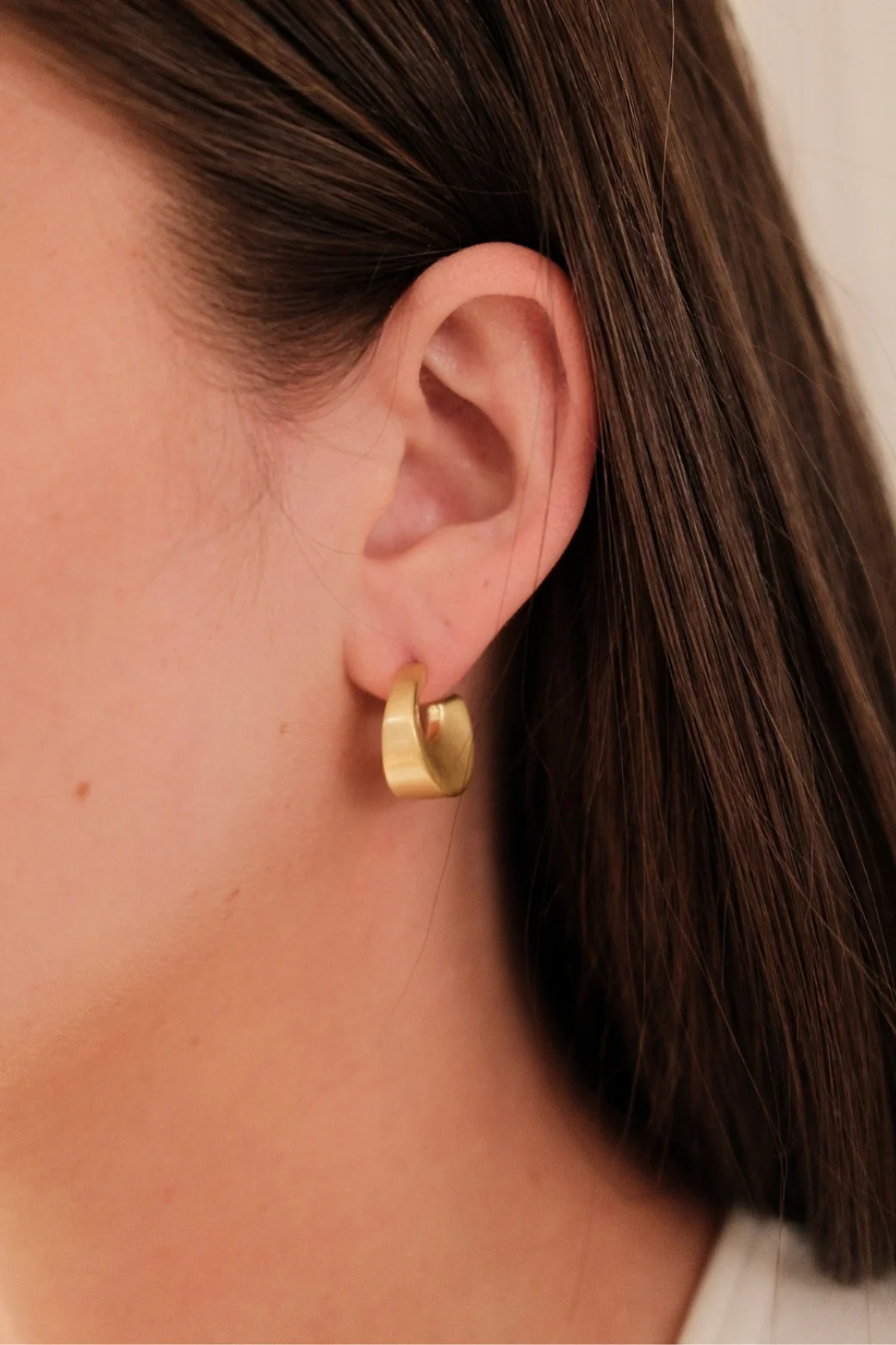 Harper Hoop – Brushed Gold