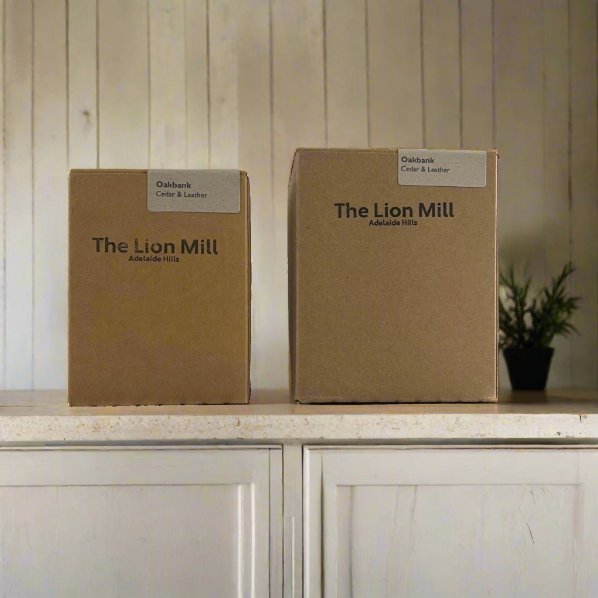 Oakbank Candle - Cedar & Leather