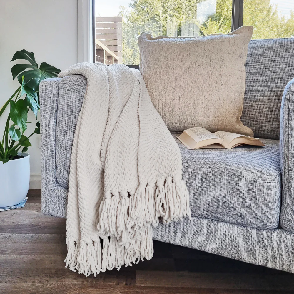 Louie Throw - Ivory