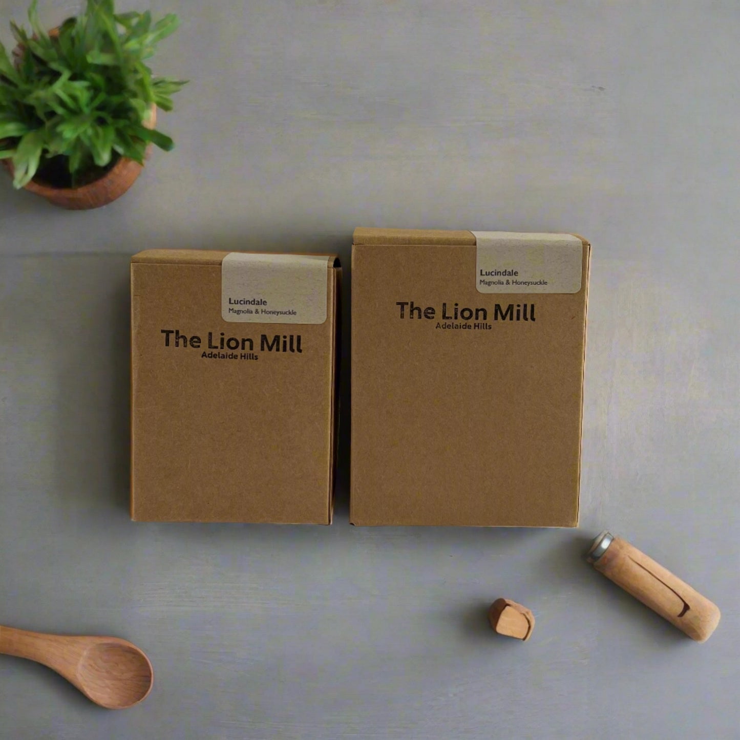 Lucindale Candle - Magnolia and Honeysuckle