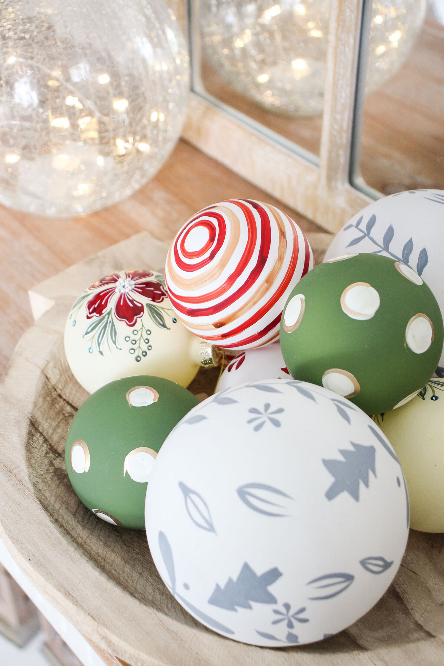 Large Glass Bauble - Dove Leaf