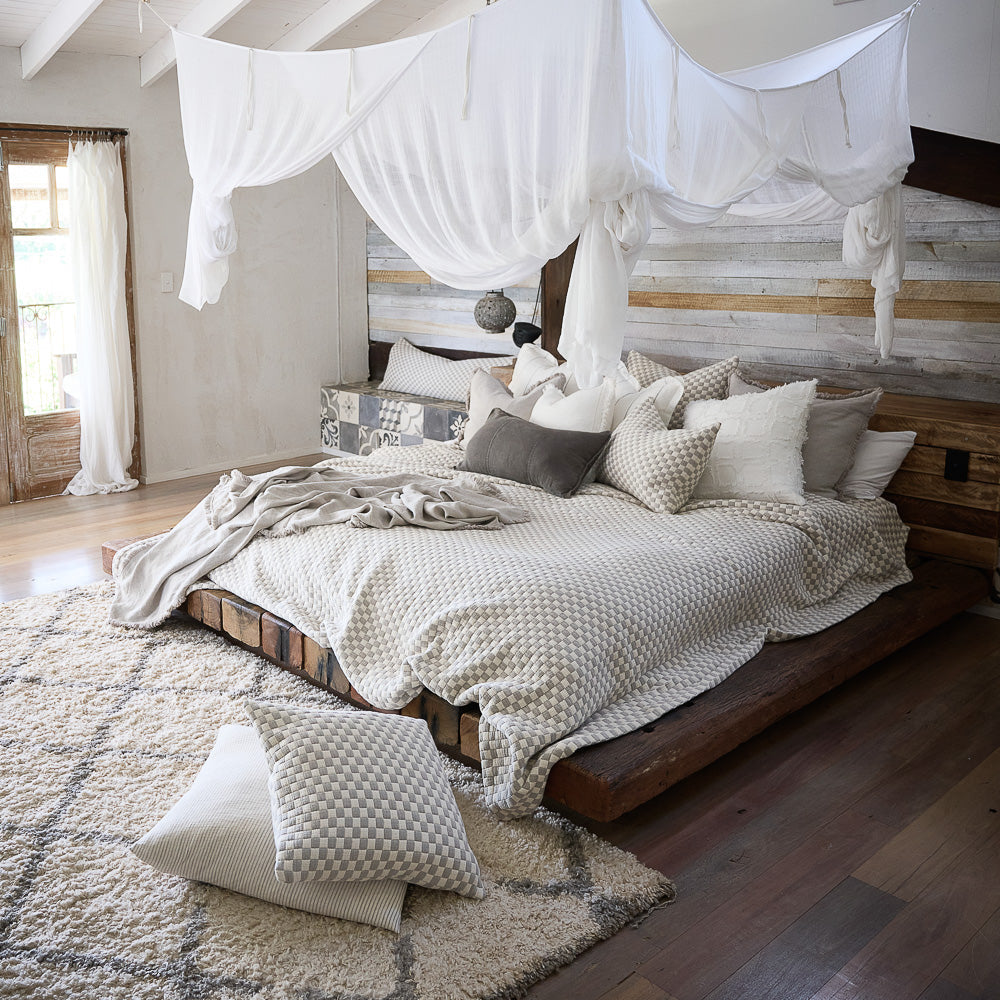 Gambit Bed Cover - White/Silver