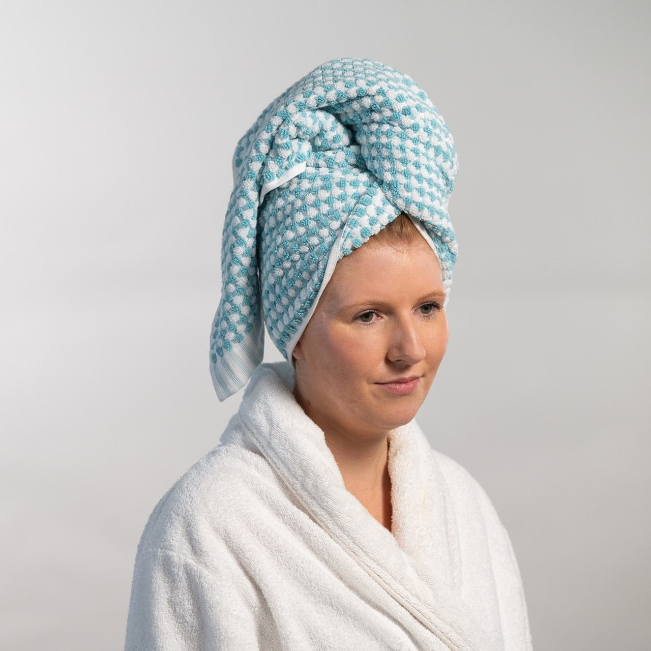 Royal Splendour Moda Extra Large Hand Towel - Aqua Foam
