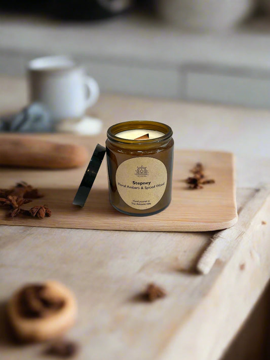 Stepney Candle - Floral, Amber & Spiced Wood